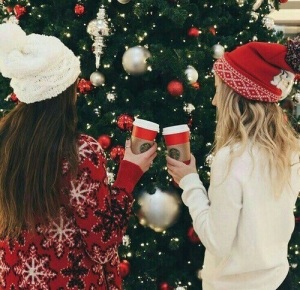 Nezapomeňte si pořídit vánoční čepice! | Zdroj: Weheartit.com